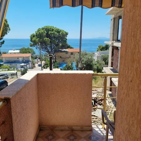 Horizon Rooms Dhermi Konukevi *